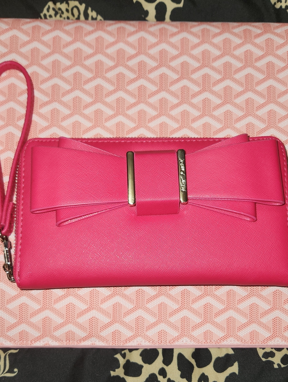 NWOT BETSEY JOHNSON Saffiano Leather Bow Wristlet - Hot Pink